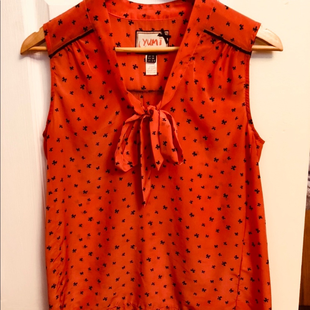 Sleeveless blouse
